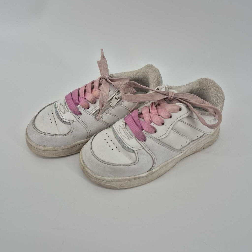 lace up sneaker