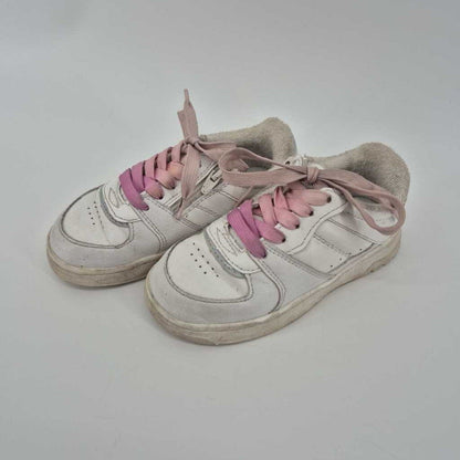 lace up sneaker