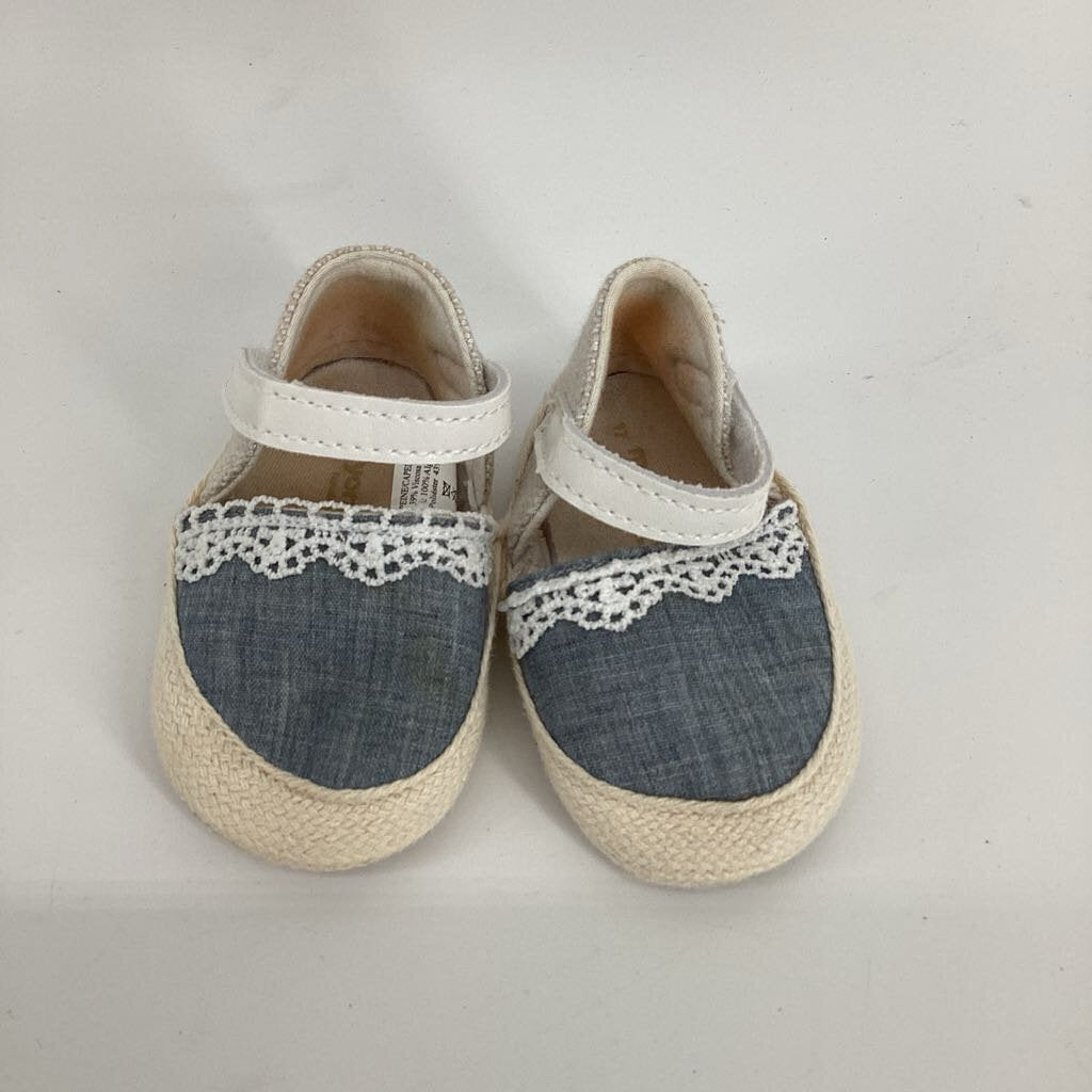 Natural Fibre around, blue Front and White lace detail. White Strap.