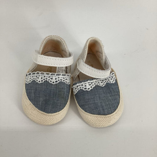 Natural Fibre around, blue Front and White lace detail. White Strap.
