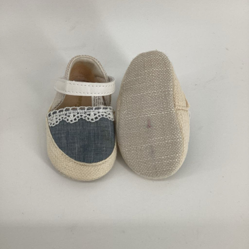 Natural Fibre around, blue Front and White lace detail. White Strap.