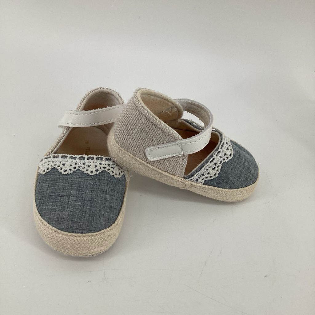 Natural Fibre around, blue Front and White lace detail. White Strap.