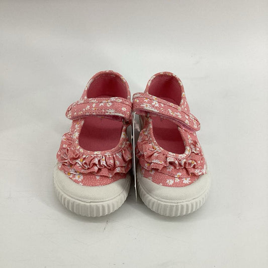 Tags on, daisies