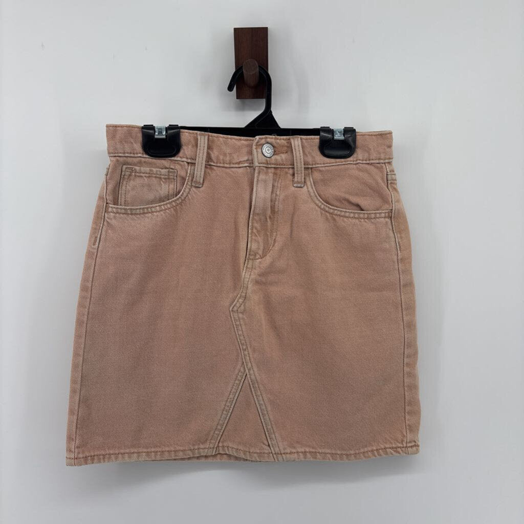 Tags on, skirt