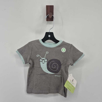 Tags on, snail with glasses