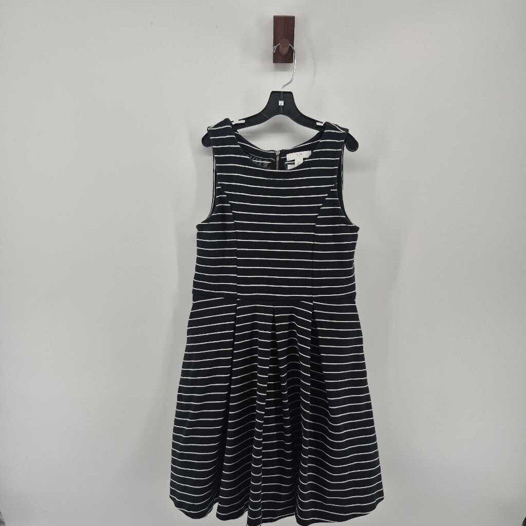 sleeveless pleated dress