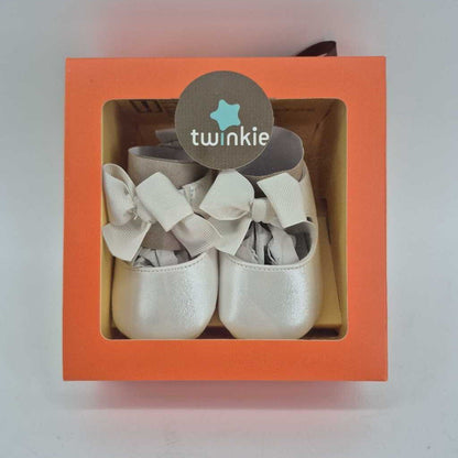 BNIB Mary Jane baby shoes