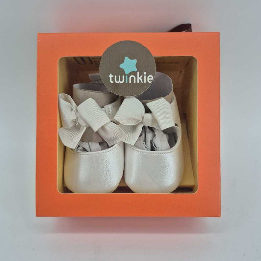 BNIB Mary Jane baby shoes