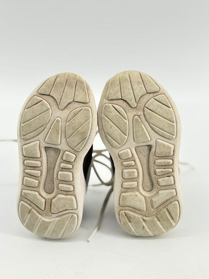 Lace up sneaker