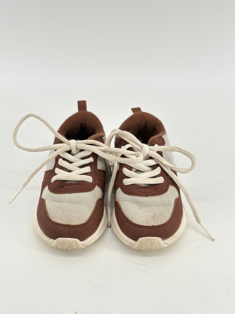 Lace up sneaker