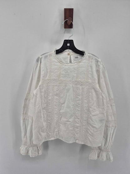 *LR* Tags on, embroidered