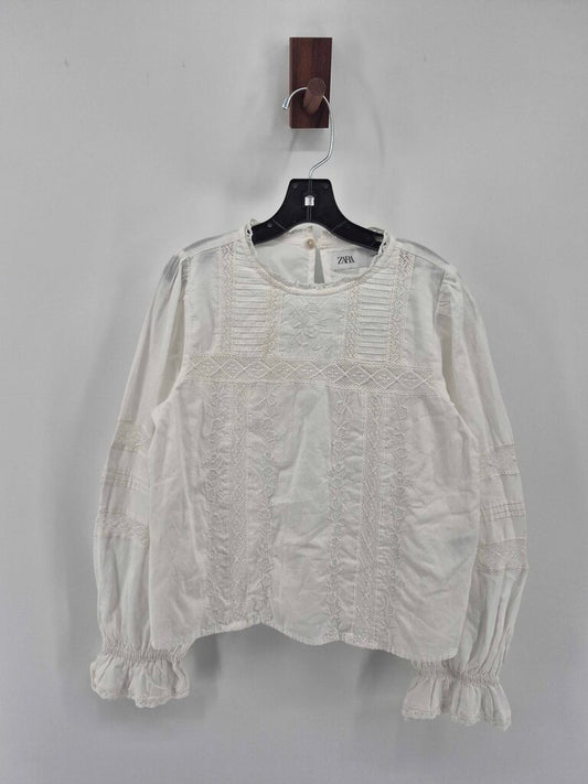 *LR* Tags on, embroidered