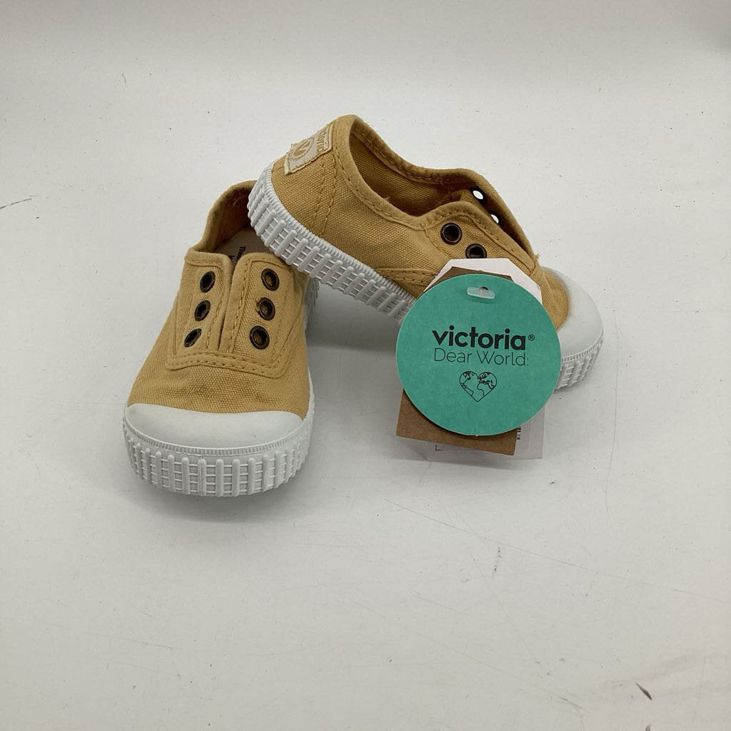 tags on, slip on
