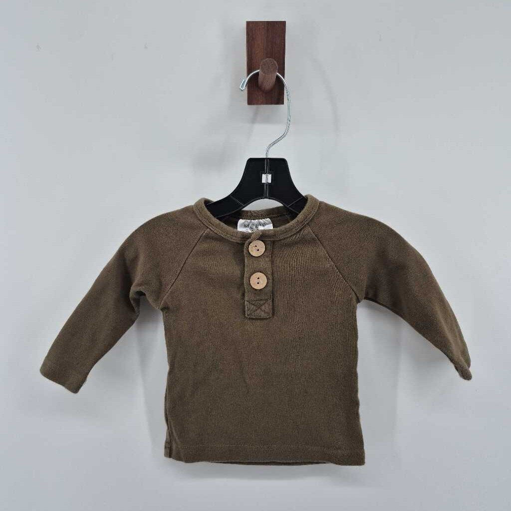 2 Wooden Buttons