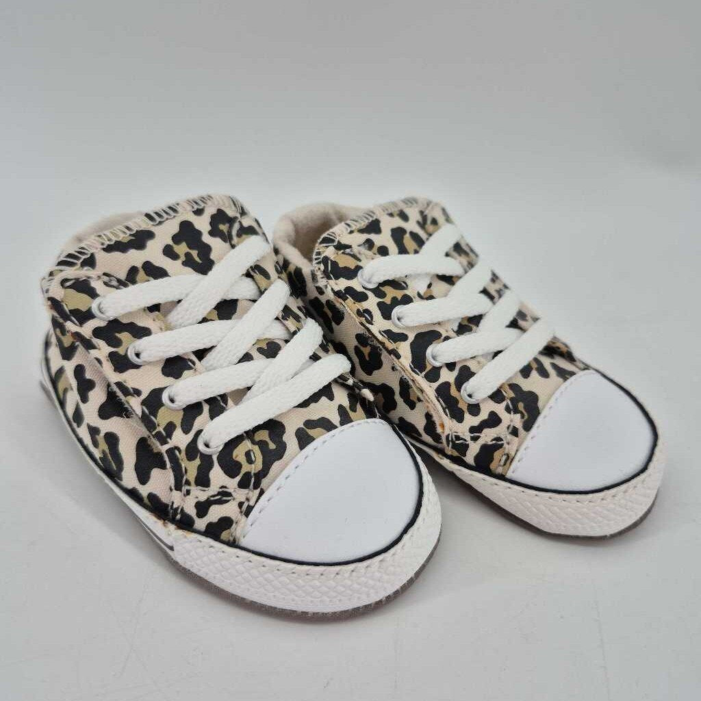Leopard crib shoe