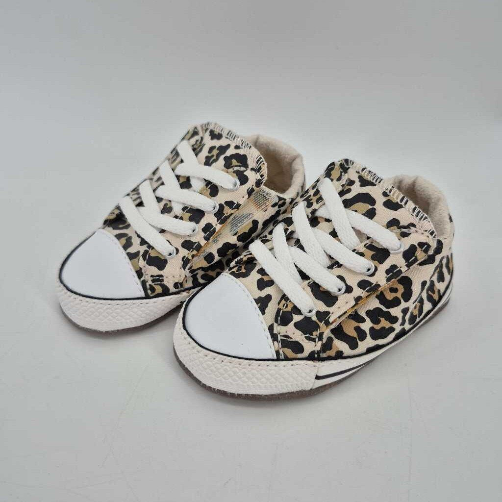Leopard crib shoe