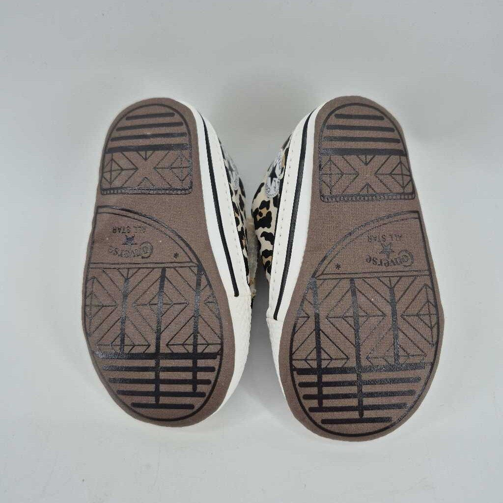 Leopard crib shoe