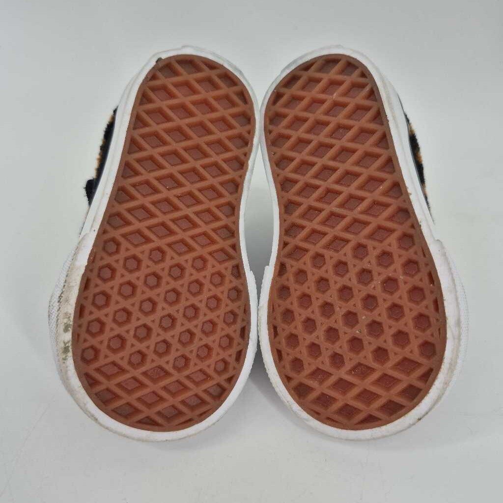 velcro sneaker