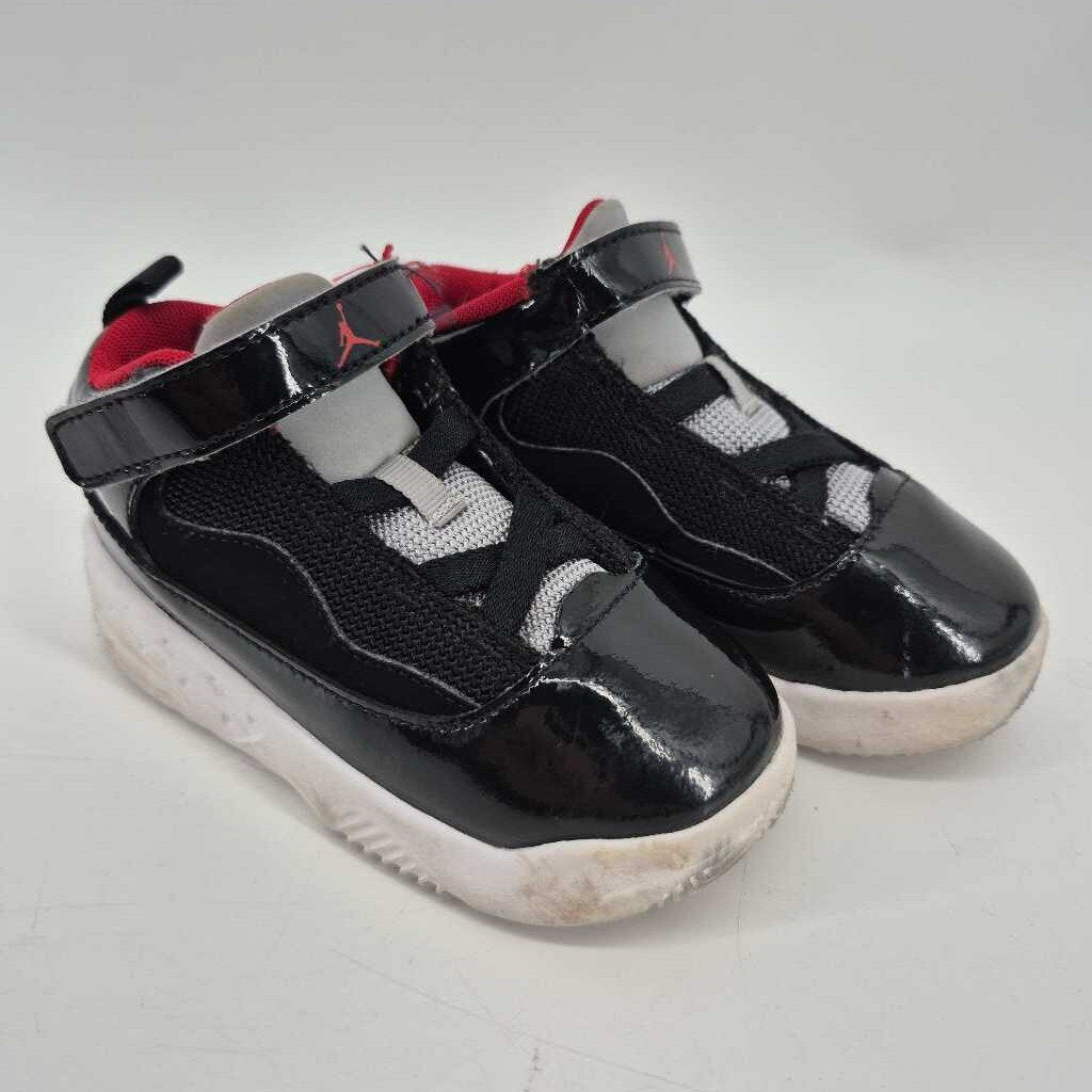 Air Jordan max aura 2