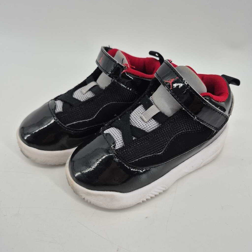 Air Jordan max aura 2