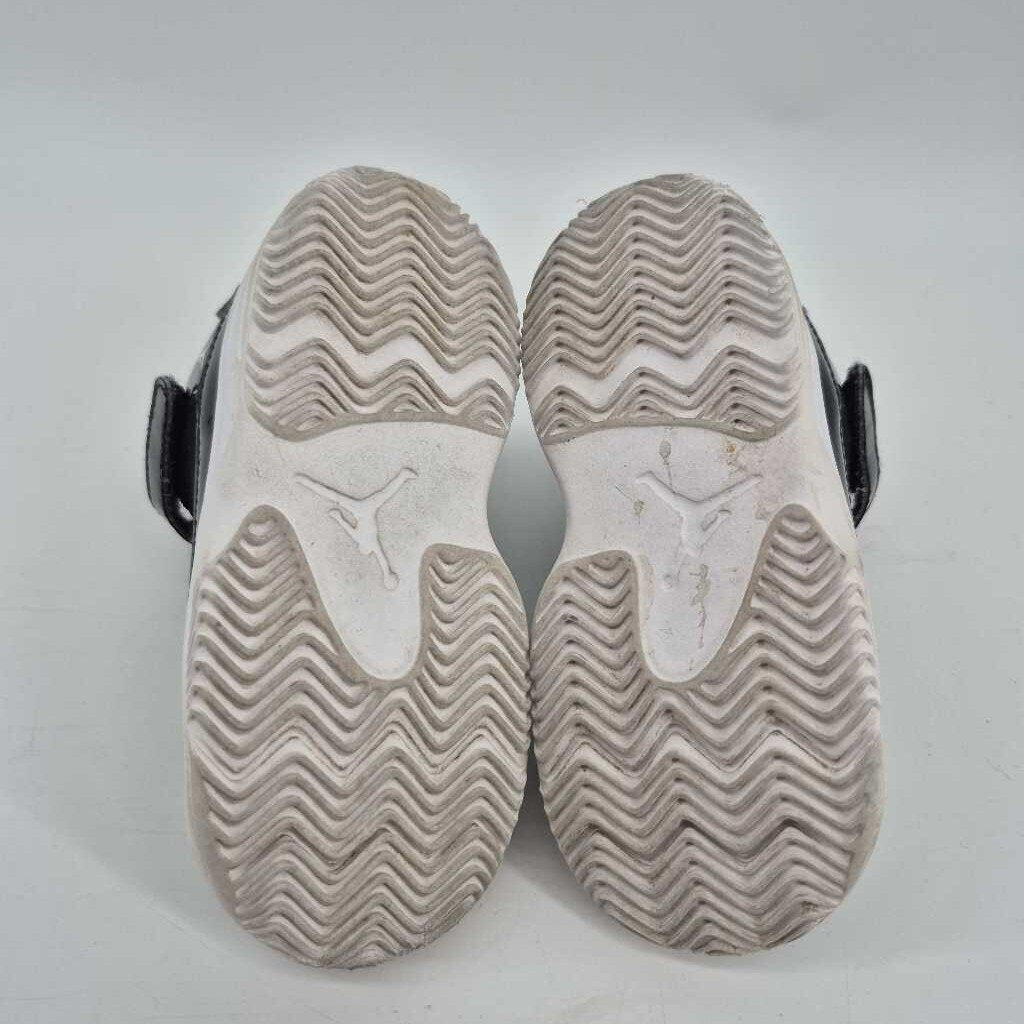 Air Jordan max aura 2