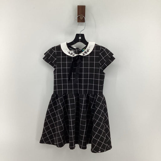Peter Pan collar, bow, plaid